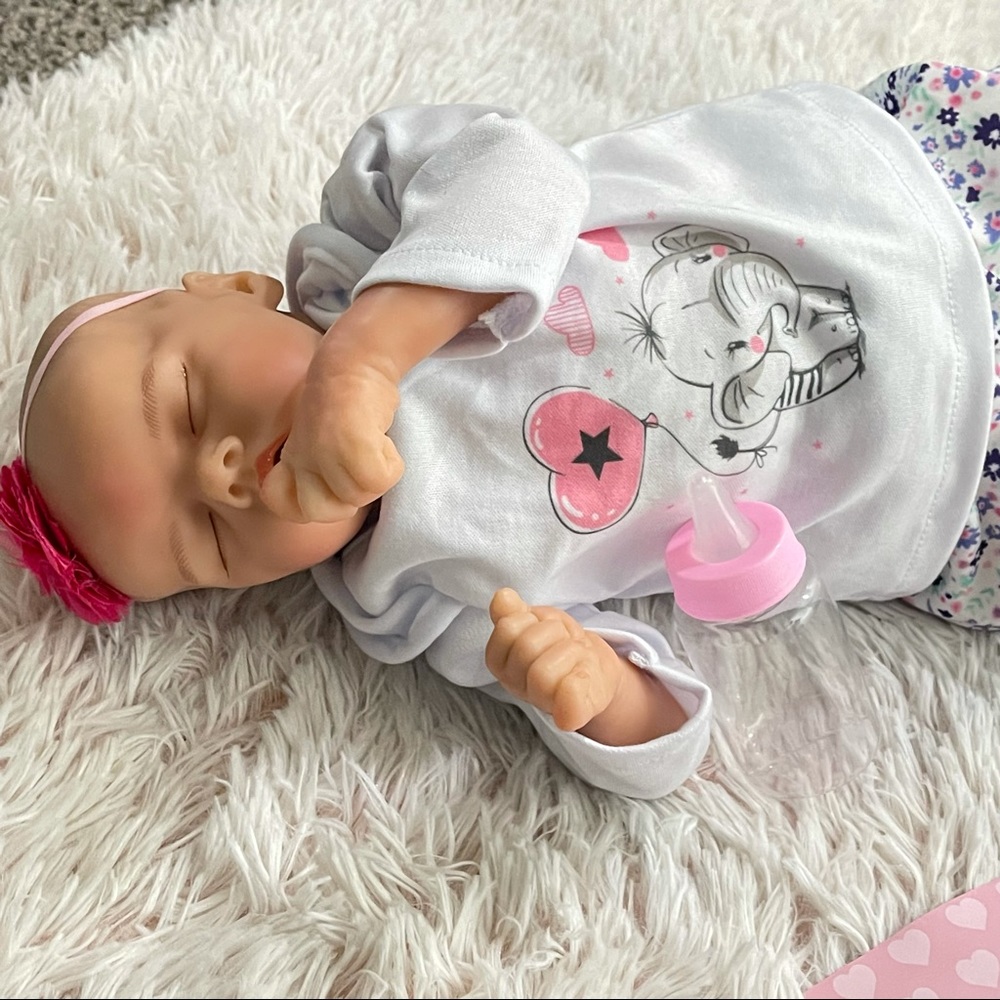 Reborn life-like infant doll Happy Day cloth body - Picture 2 of 9